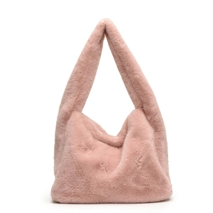 Sac fourre-tout chic en fausse fourrure rose avec bandoulière large et texture moelleuse