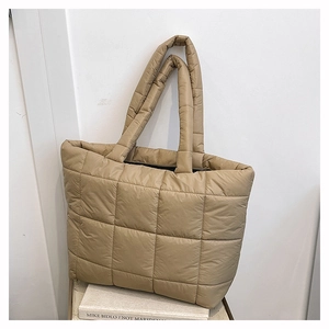Sac Tote Matelassé Mode pour Femmes Grande Capacité en Nylon Sac à Épaule Rembourré Doux Décontracté Travail Quotidien
