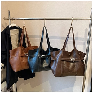 Set di borse tote minimaliste 2024 in pelle PU nei colori marrone, nero e caffè