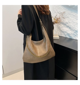 Detailed view of khaki PU leather hobo bag with vintage gold chain strap decoration