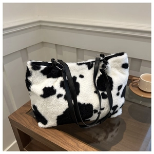 Sac fourre-tout chic en fausse fourrure à motif vache avec anses en cuir pour l'hiver