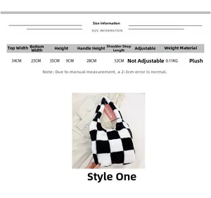 Tableau des tailles du sac fourre-tout en peluche à carreaux noir et blanc avec détails