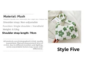 Détails du sac en peluche à fleurs vertes, largeur 30 cm et texture en fausse fourrure
