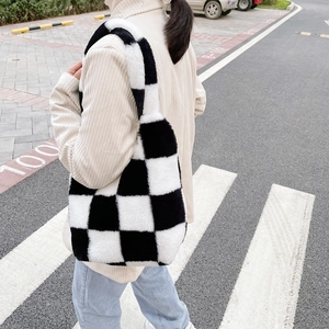 Sac fourre-tout minimaliste en peluche à damier noir et blanc pour femmes