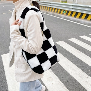 Sac fourre-tout en peluche à damier noir et blanc minimaliste pour l'automne et l'hiver