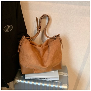 Large capacity brown suede tote bag with leather contrast and adjustable shoulder strap