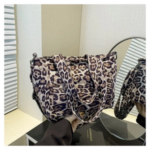 Vintage Leopard Print Tote Bag Women Canvas Large Capacity Shoulder Crossbody Bag Fashion Autumn Winter Commuting Handbag