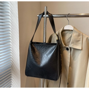 Retro black PU leather tote bag for women with large capacity and elegant gold hardware