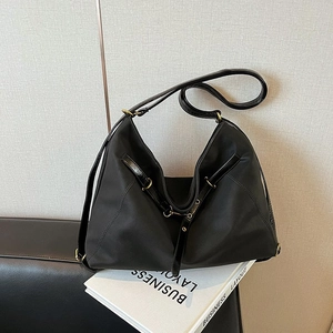Vielseitige große schwarze Nylontasche mit goldenen Beschlägen und Lederbesatz