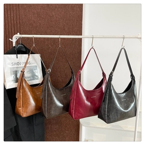 Fashion PU leather crescent shoulder bags in four colors with adjustable straps
