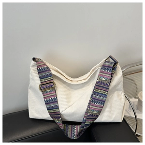 Grand sac cabas beige en velours côtelé avec bandoulière à motif géométrique