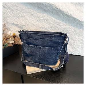 Sac bandoulière rétro en denim bleu foncé avec sangle réglable et petit porte-monnaie rond