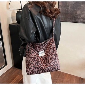 Lifestyle shot showing the large capacity leopard print tote bag on a model's shoulder