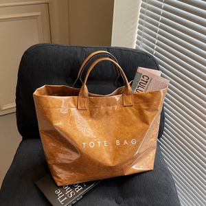 Grand sac cabas marron en PVC transparent avec poignées doubles et inscription Tote Bag