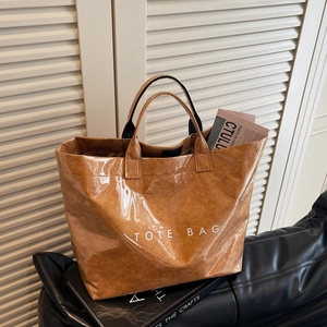 Sac fourre-tout rétro marron avec revêtement en PVC imperméable et grande capacité