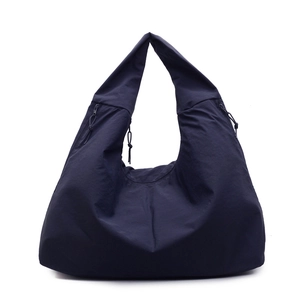 Bolso tote minimalista de nailon azul marino de gran capacidad con correa ancha