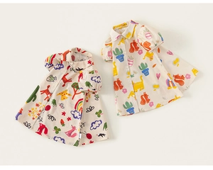Détail de robes chemises en coton pour filles avec imprimés d'animaux mignons dessinés