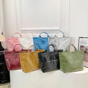 Waterproof DuPont paper tote bags in eight vintage colors for commuting and daily use