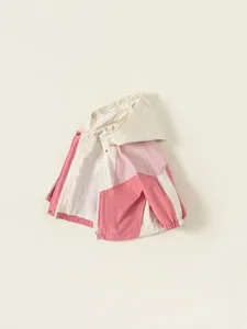 Kinder Kapuzenjacke mit Windbreaker-Funktion und stylischem Color-Block-Design