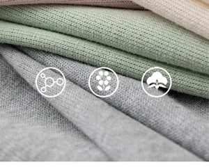 Détail du tissu en maille douce Morandi pour sweat-shirts enfants en gris vert et rose