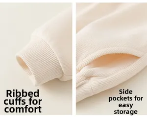 Détails des poignets côtelés et des poches latérales d'un sweat à capuche beige