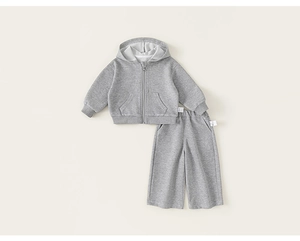 Survêtement gris deux pièces pour enfant avec sweat à capuche zippé et pantalon large