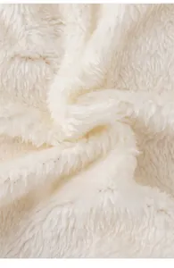 Détail du tissu en polaire douce, respectueux de la peau et sans formaldéhyde
