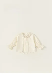 Detailed view of white cotton girl shirt featuring delicate lace Peter Pan collar and pleats