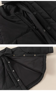 Detail der schwarzen gesteppten Jungenjacke mit Metallreißverschluss und Design-Druckknöpfen
