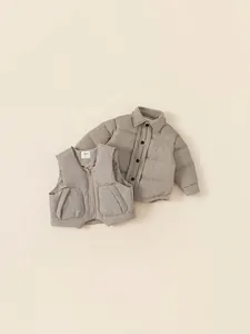 Zweiteiliges Kinder-Winterset mit gesteppter Jacke und Reißverschlussweste in Taupe