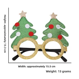 Vista de detalle de gafas de Navidad con árboles de lentejuelas verdes y marco oro
