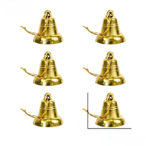 Vue détaillée de six cloches de Noël dorées de 3 cm avec motifs d'étoiles et cordes