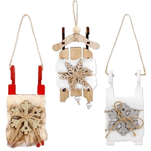 Ornements de traîneau de Noël en bois avec bordure en peluche et détails de flocons de neige