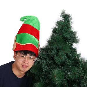 Chapeau d'elfe de Noël amusant avec rayures rouges et vertes, forme crochet et oreilles