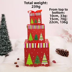 Set di tre scatole regalo rosse natalizie con motivi ad albero e nastri rossi