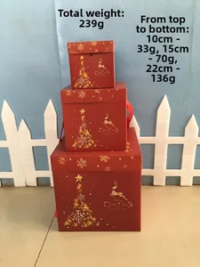 Set di tre scatole regalo di Natale rosse con renne dorate nelle dimensioni 10, 15, 22 cm