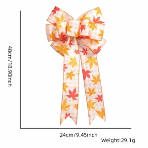 Vista dettagliata del grande fiocco foglia d'acero con dimensioni 48 cm altezza e 24 cm larghezza