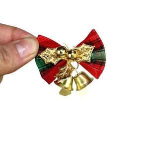 Mini nœud de Noël en ruban à carreaux avec clochettes dorées et feuilles de houx brillantes
