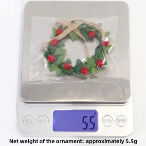 Christmas wreath ornament weighing approximately 4.5g with green leaves and red berries