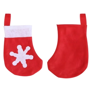Set di 2 calze di Natale rosse con fiocco di neve e bordo in peluche per decorazioni