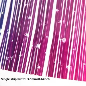 Détail du rideau de pluie frangé de 3,5mm dégradé rose et violet à motifs d'étoiles
