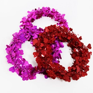 Set di tre ghirlande a cuore scintillanti in rosso, rosa e viola per San Valentino