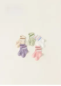 Dettaglio di 5 paia di calze di cotone a righe per bambini in colori pastello assortiti