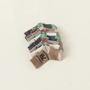 Lot de 8 paires de chaussettes de sport en coton pour enfants aux tons terreux et lettres