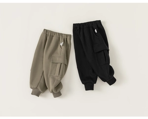 Detail of cotton joggers for boys featuring cargo pockets and elastic ribbed cuffs
