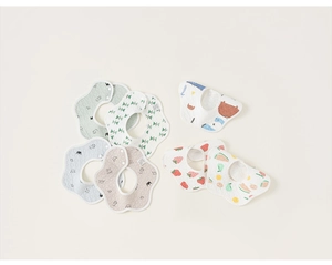 Bavoirs en coton pour bébé aux motifs variés avec coutures soignées à plat