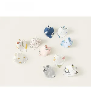 Lot de 10 bavoirs bébé en coton avec motifs variés et fermeture par bouton-pression