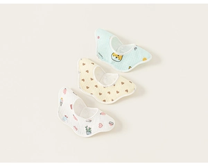 Lot de trois bavoirs en coton en forme de pétale avec motifs tigre et cœur