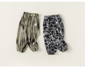 Détails du pantalon de jogging pour garçons avec motifs de coups de pinceau et léopard