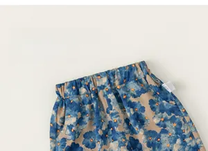 Détail du pantalon tie-dye pour enfant avec taille élastique et poche latérale